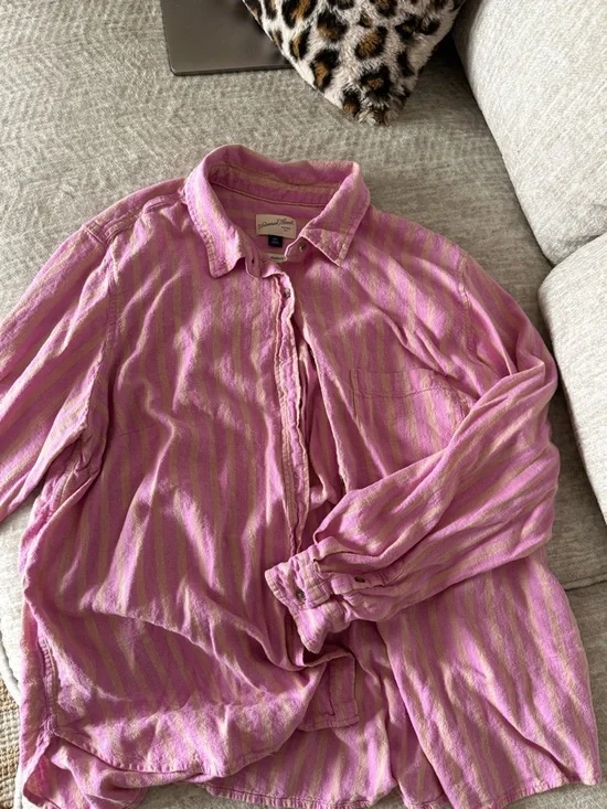 Universal Thread Linen Button Up - Picture 2 of 4